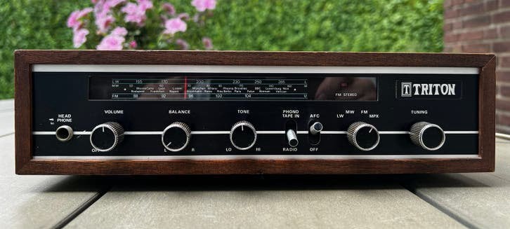 Compacte Vintage Triton FM Radio Receiver - Houten Behuizing, Ophalen of Verzenden, Gebruikt, Radio