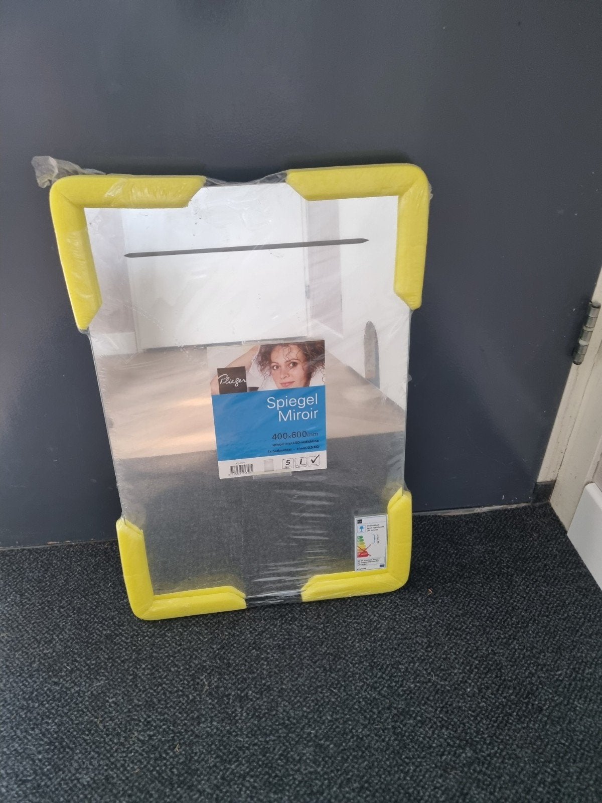 Nieuwe Plieger spiegel met geïntegreerde LED-verlichting, Ophalen