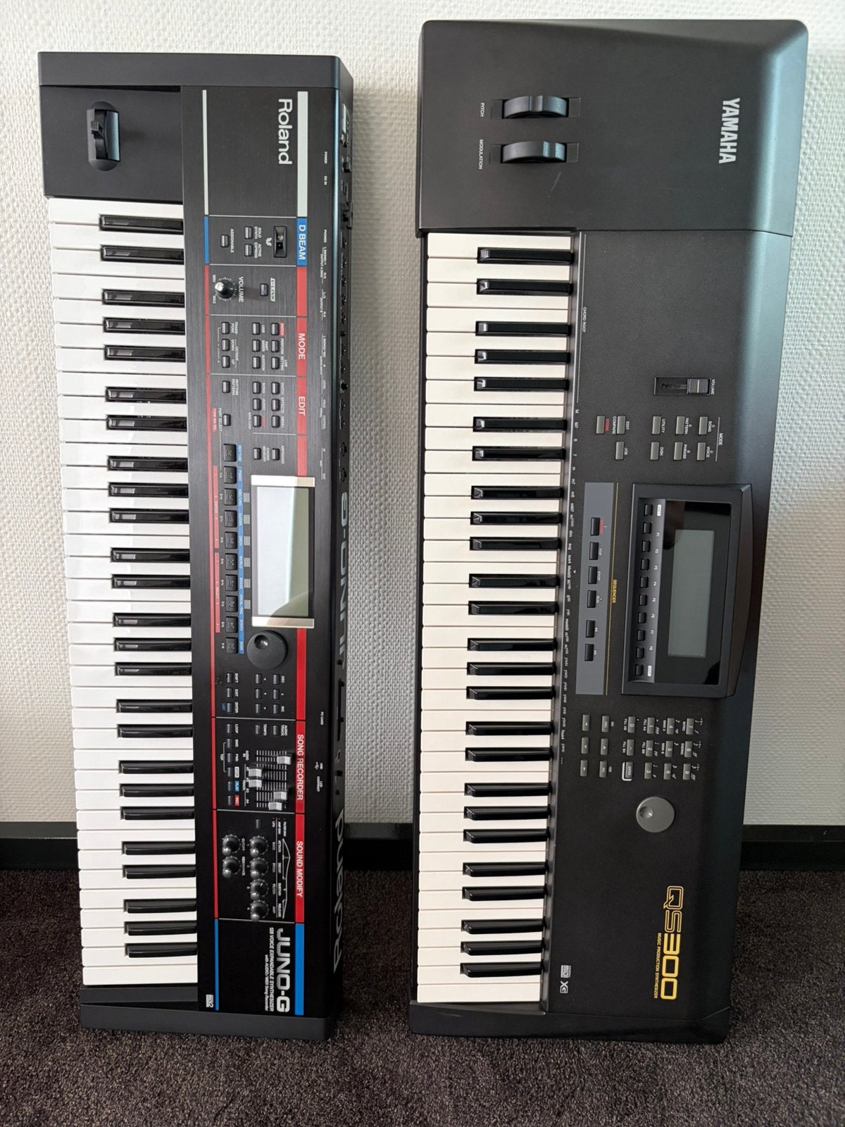 Synthesizer Yamaha QS300 en synthesizer Roland Juno G, Muziek en Instrumenten, Ophalen, Roland, Midi-aansluiting, 61 toetsen