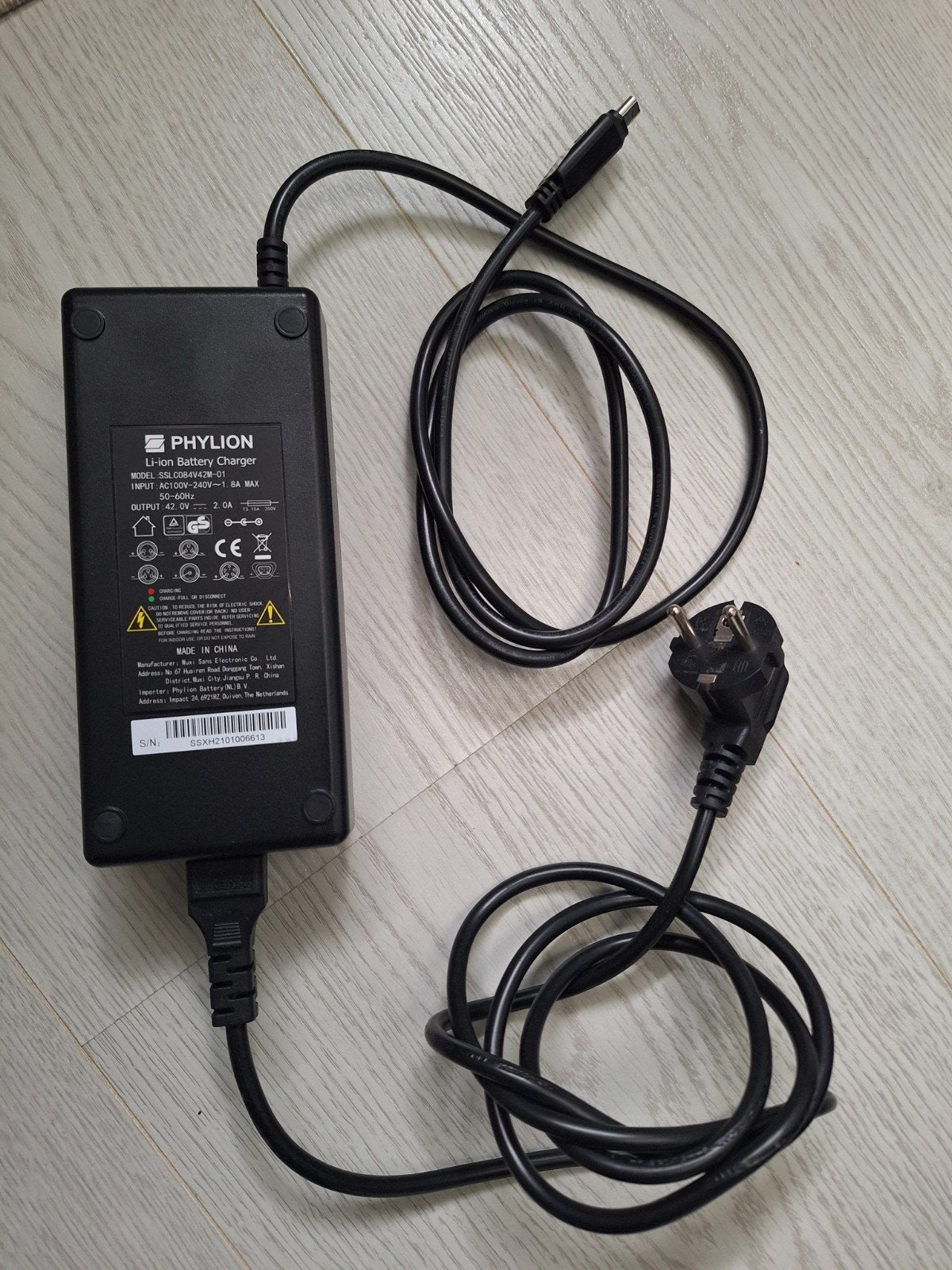 Phylion E-bike Acculader 42V 2A – 5-pins Trapezium (Stella), Fietsen en Brommers, Gebruikt
