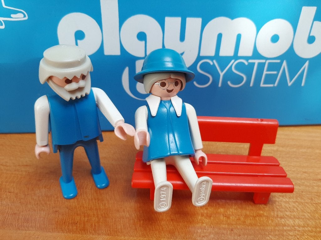 playmobil gezin huis opa en oma rood bankje zeldzaam vintage, Ophalen of Verzenden, Zo goed als nieuw, Losse onderdelen, Figuren