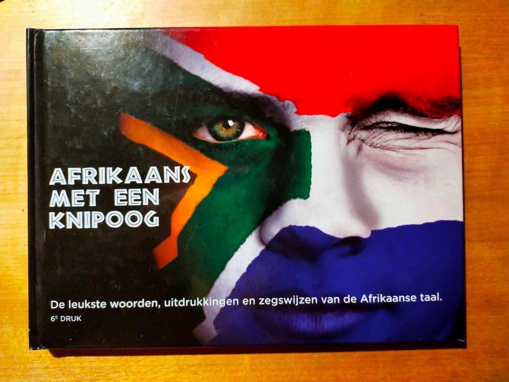 Afrikaans met een knipoog; de leukste woorden, uitdrukkingen, Boeken, Overige uitgevers, Ophalen of Verzenden, Zo goed als nieuw