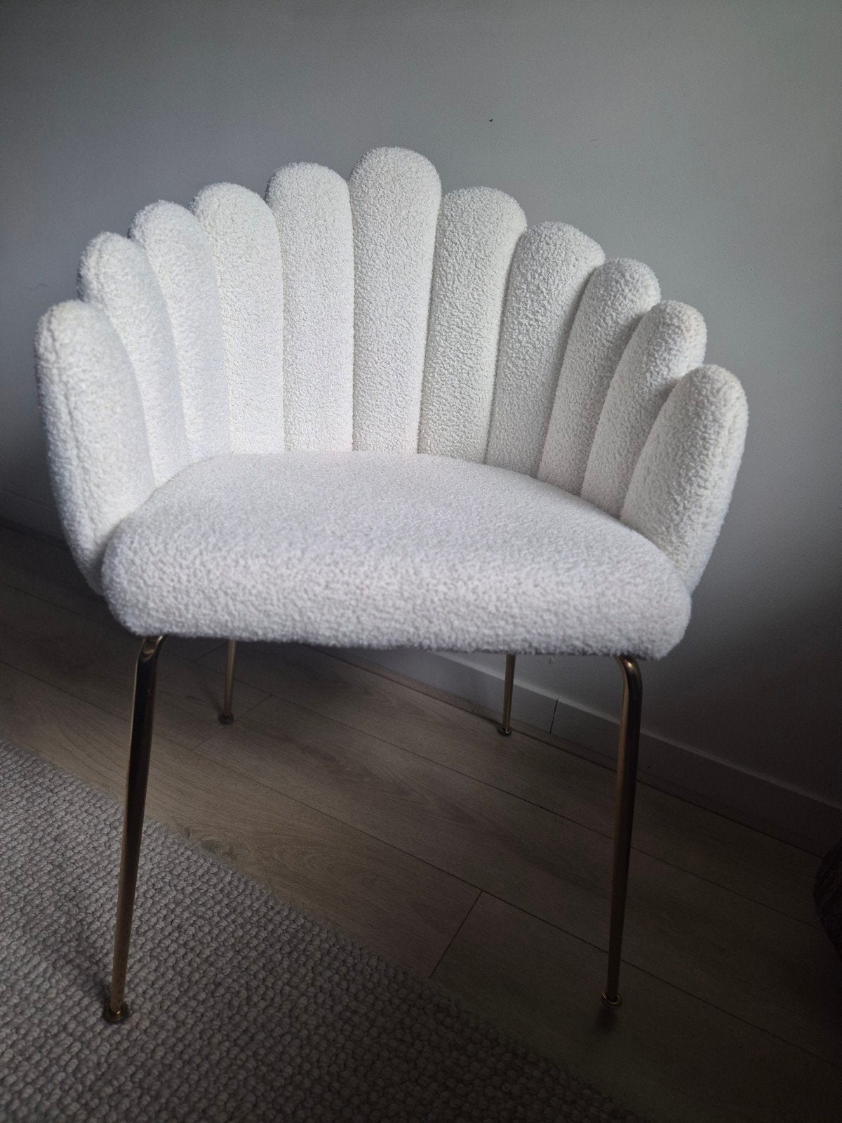Witte bouclé stoel, Huis en Inrichting, Stoelen, Ophalen, Zo goed als nieuw, Wit, Eén