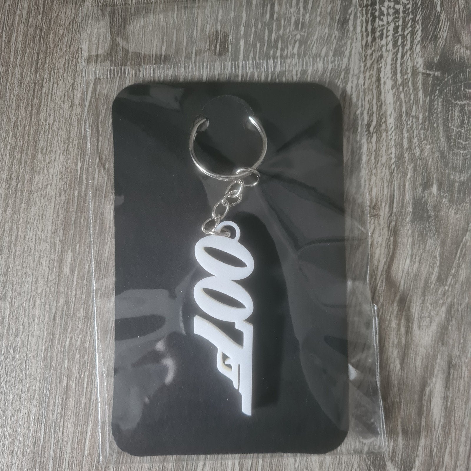 James Bond 007 Sleutelhanger wit als zwart - Nieuw, Verzamelen, Ophalen of Verzenden, Nieuw, Overige typen