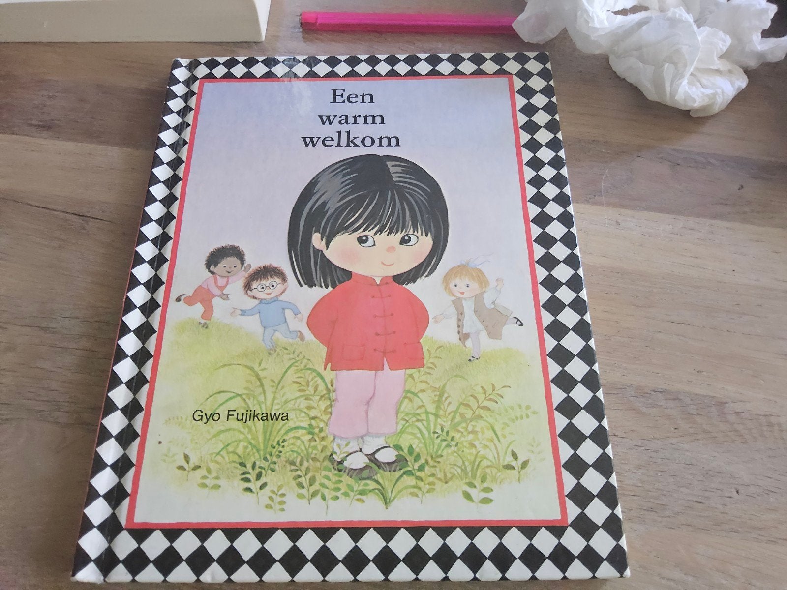 Een warm welkom - Gyo Fujikawa kinderboek, Gyo Fujikawa, Ophalen of Verzenden, Zo goed als nieuw, 2 tot 3 jaar