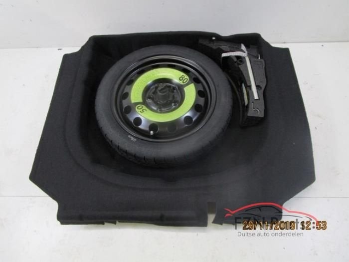 VW Golf 7 17 Inch thuiskomer + Inleg + Gereedschap Krik, Ophalen of Verzenden, Nieuw, Band(en)