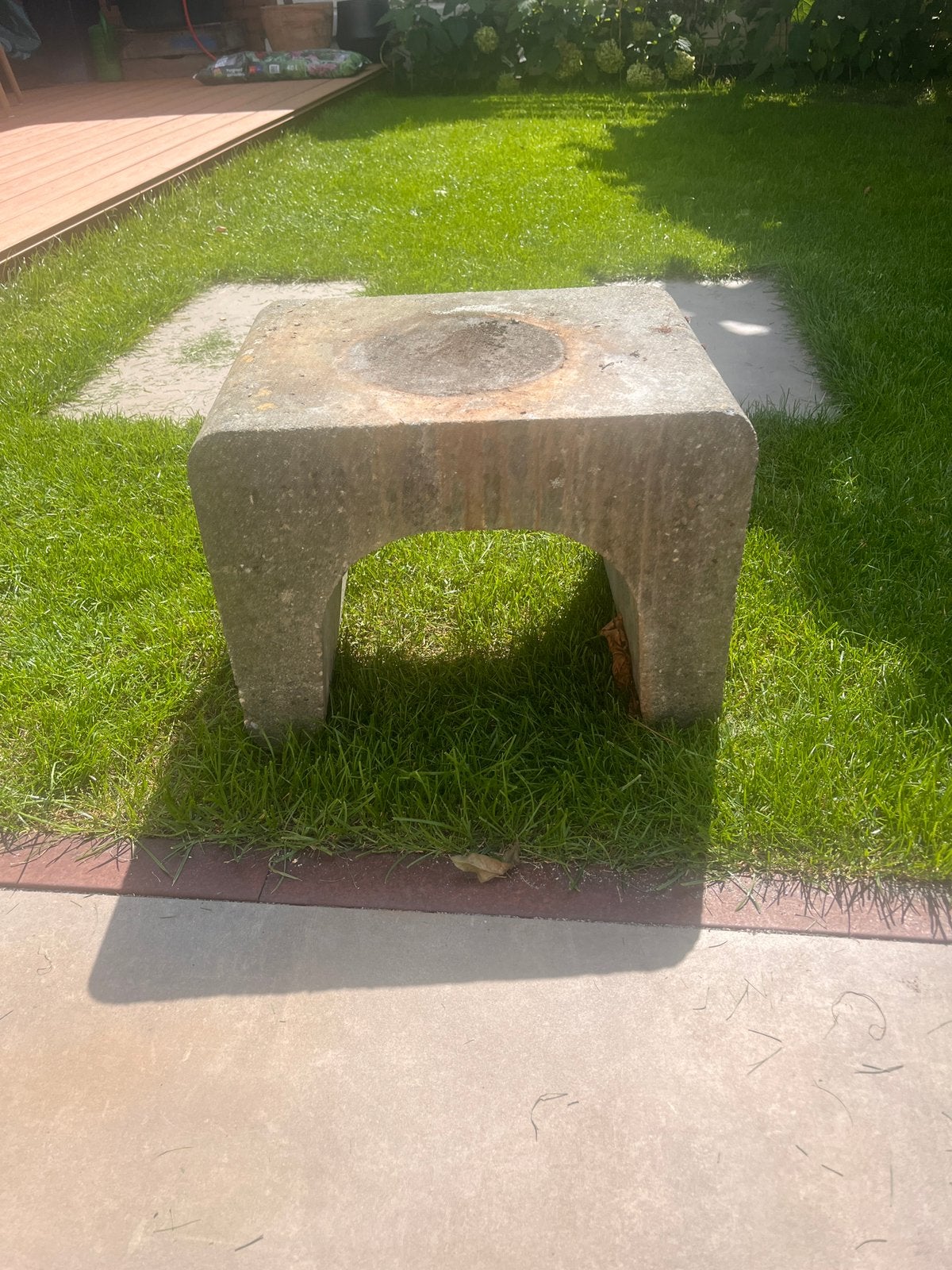 Gratis afhalen 2x betonnen tafeltje voor planten, Ophalen, Siergrassen, Volle zon