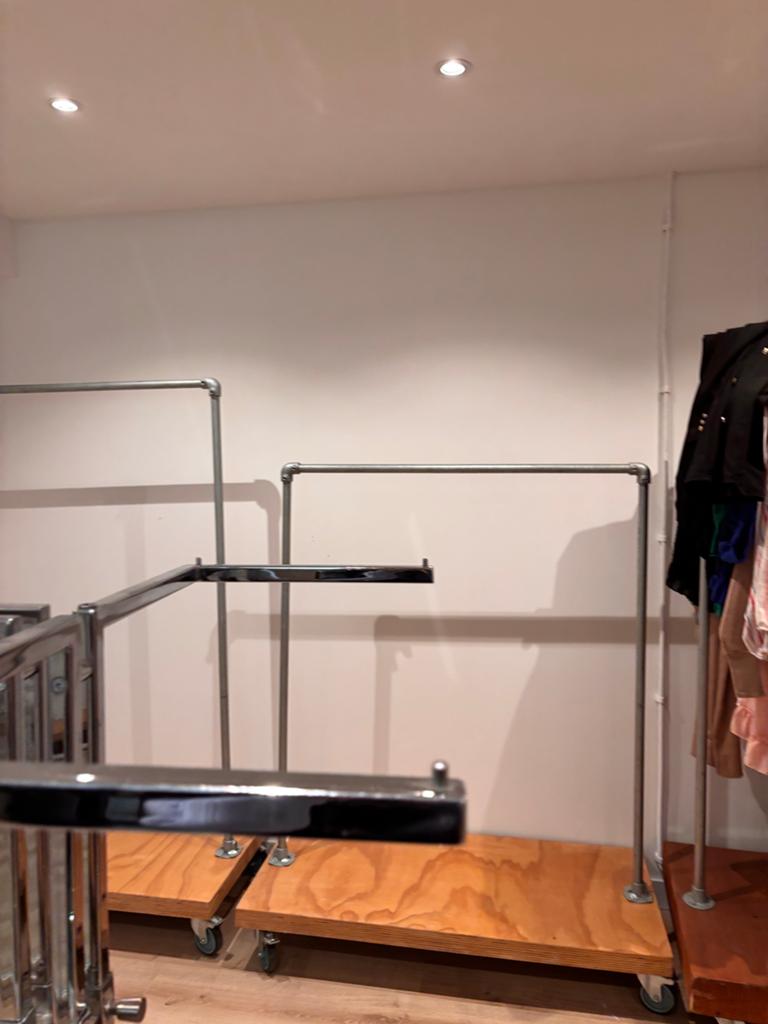 Diverse kledingrekken voor winkel of thuis, Ophalen, Met wielen, Gebruikt