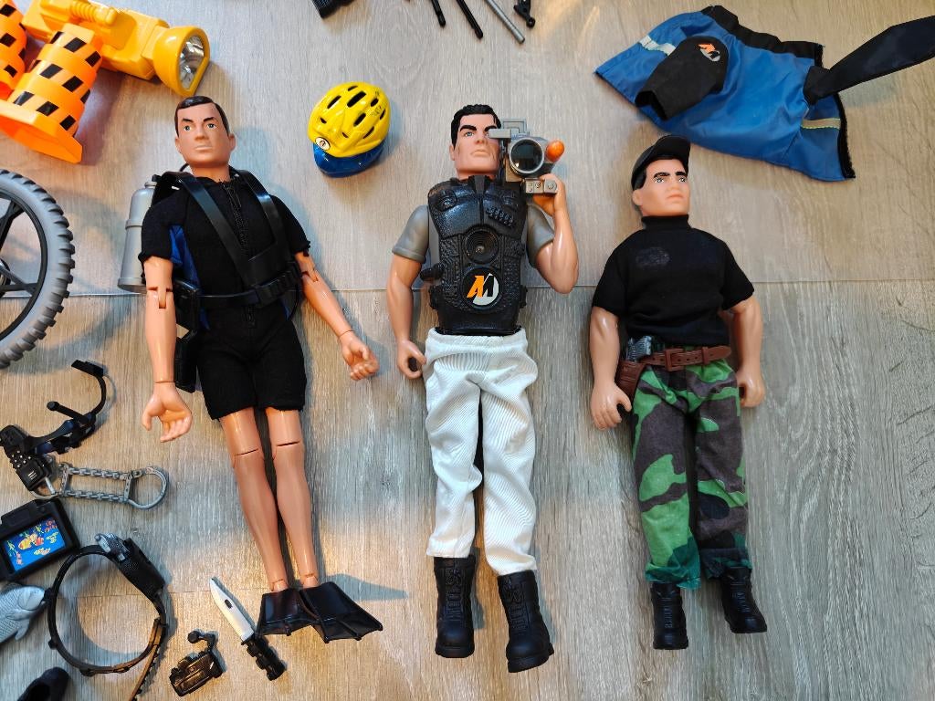 4 action man figuren met fiets en accesoires, Kinderen en Baby's, Speelgoed | Actiefiguren, Ophalen, Gebruikt