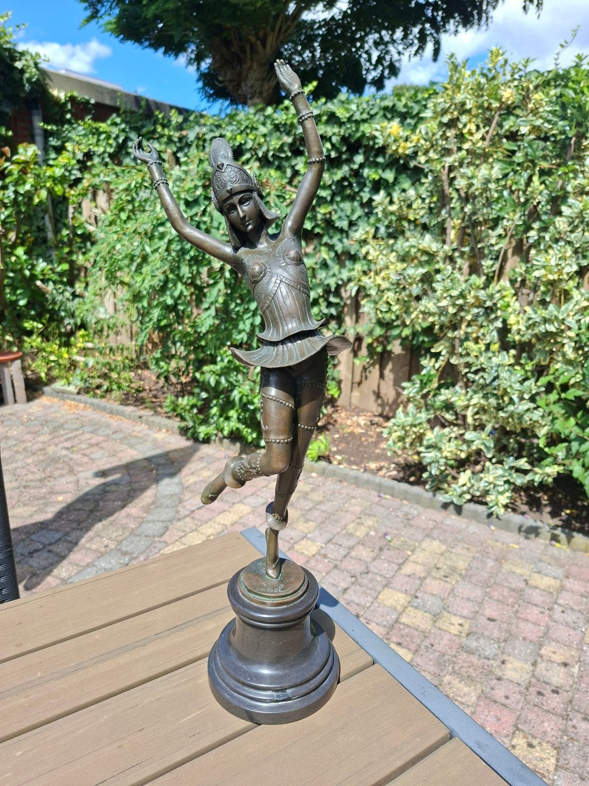 Bronzen beeld van danseres op sokkel, gesigneerd Cassel, Antiek en Kunst, Kunst | Beelden en Houtsnijwerken, Art deco, Brons, Op sokkel