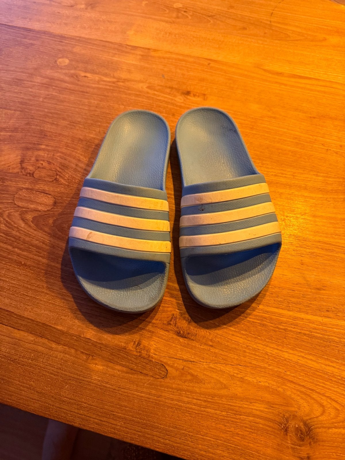 Adidas slippers maat 34, Ophalen of Verzenden, Gebruikt, Jongen of Meisje, Schoenen