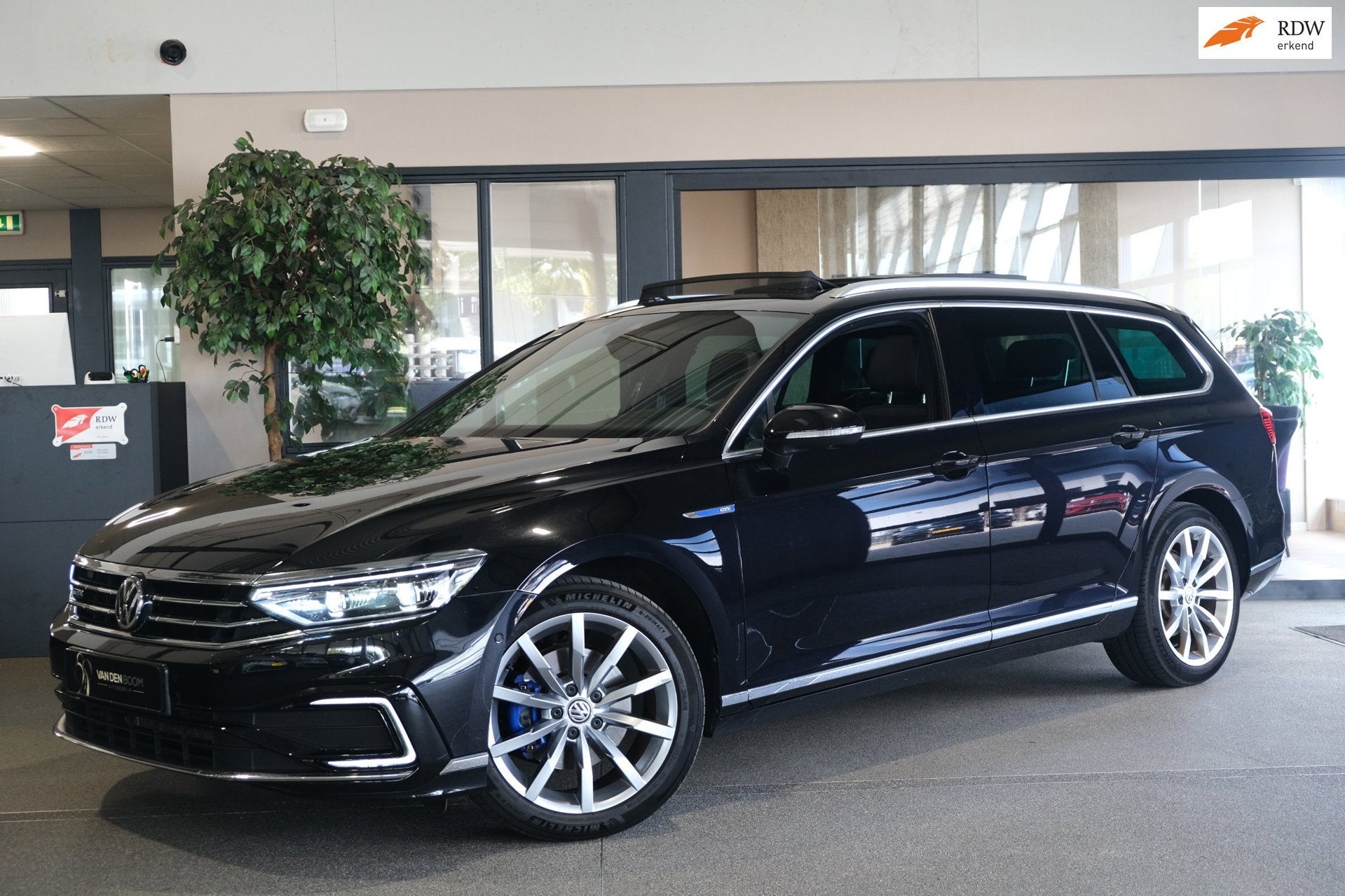 Volkswagen Passat 1.4 TSI PHEV GTE DSG 218 PK Pano Trek Virt, Dealer onderhouden, Gebruikt, Zwart, 4 cilinders