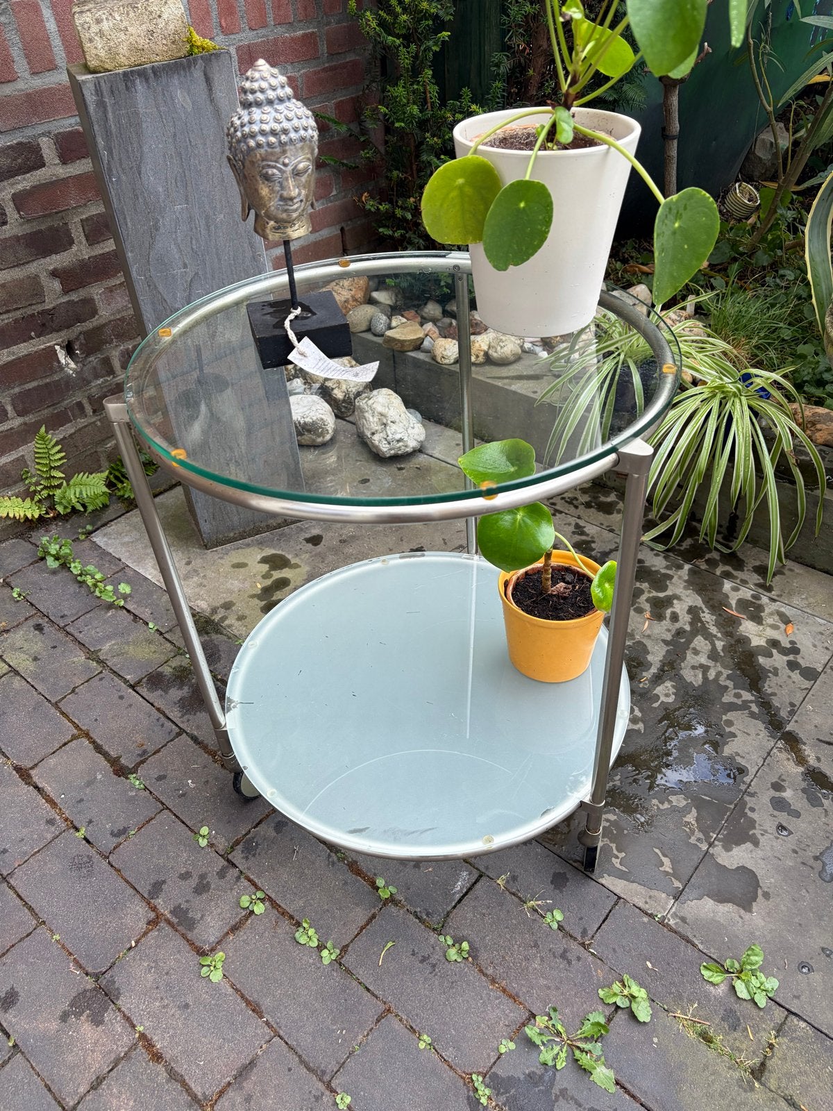 Mooi glazen bijzettafeltje op wieltjes, 2 lagen, Huis en Inrichting, Tafels | Bijzettafels, Minder dan 55 cm, Gebruikt, Rond, Glas