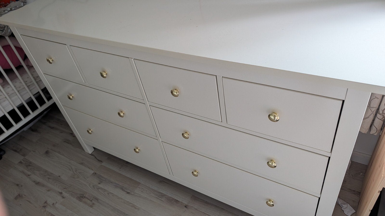Ikea Hemnes ladekast gebroken wit met gouden knoppen, Huis en Inrichting, Kasten | Ladekasten, Ophalen