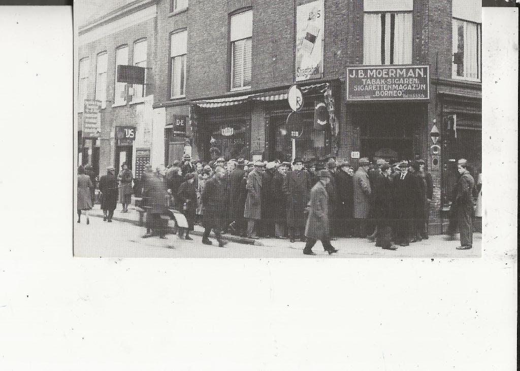 Den Haag Koningstraat Sigarenzaak J.Moerman Fotokaart 1941, Verzamelen, Ophalen of Verzenden, 1940 tot 1960, Ongelopen, Zuid-Holland