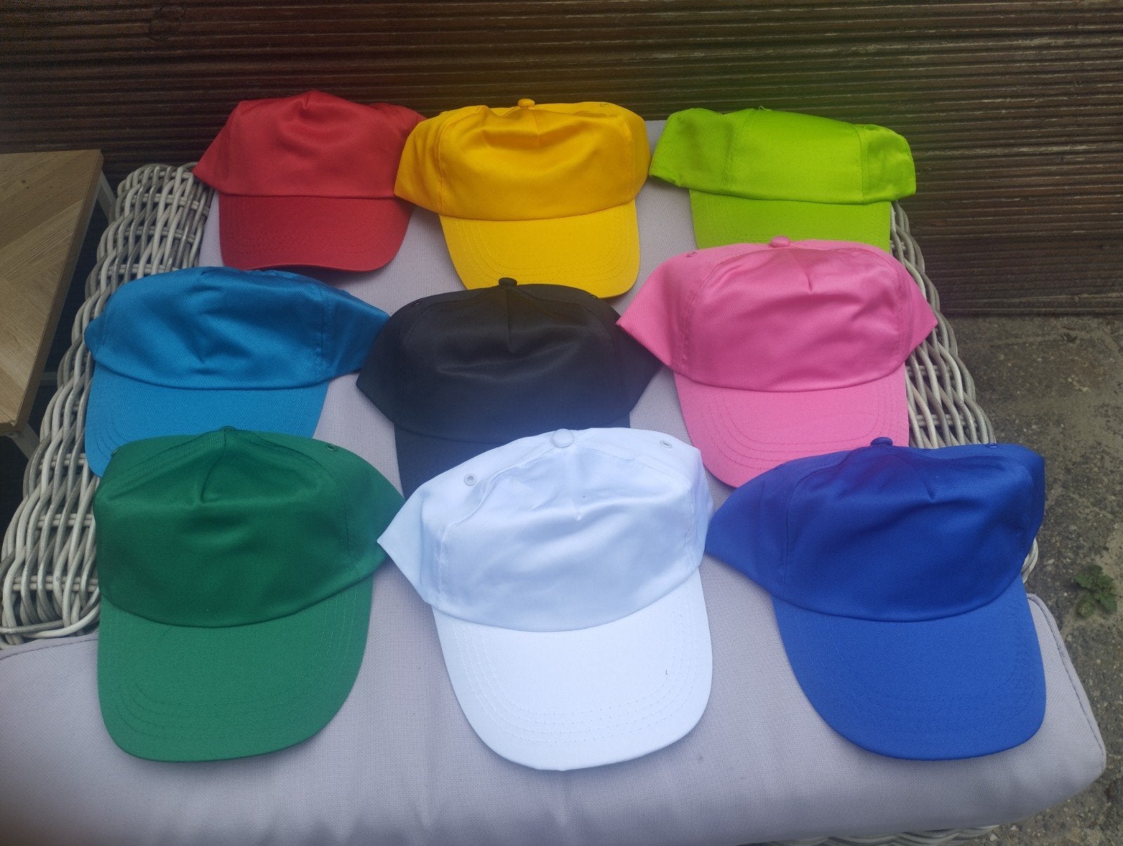 Nieuwe petten in diverse kleuren - One size fits all, Kleding | Dames, Hoeden en Petten, Ophalen of Verzenden, Nieuw, One size fits all