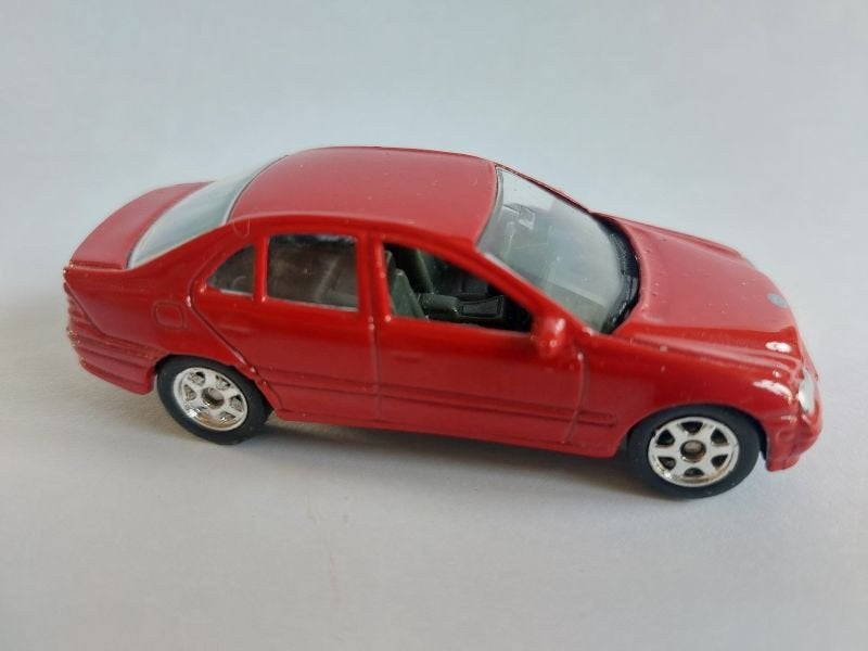 Mercedes Benz C220 CDI in brandweerrood van Welly 3 inch, Hobby en Vrije tijd, Modelauto's | Overige schalen, Ophalen of Verzenden
