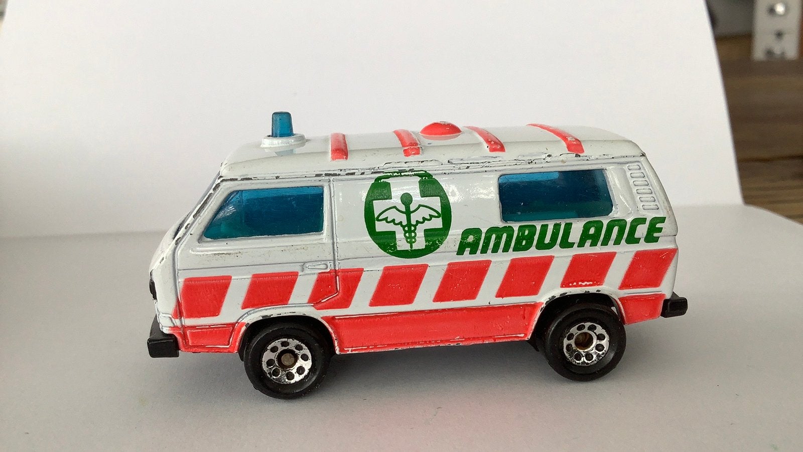 Matchbox Volkswagen Transporter/Ambulance, Ophalen of Verzenden, Auto, Matchbox