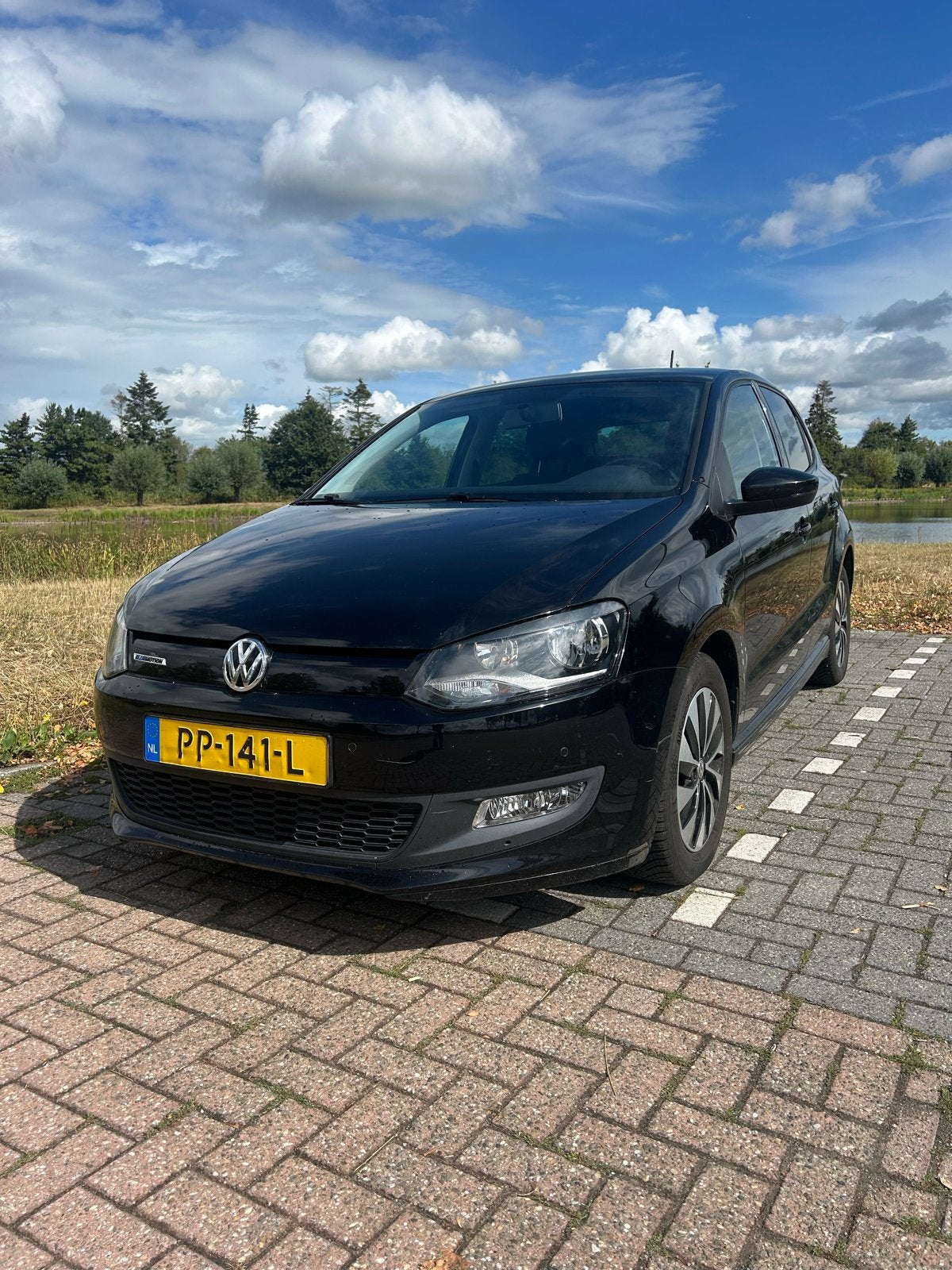 Volkswagen Polo 1.0 TSI 95PK 5D Bluemotion 2017 Zwart, Auto's, Stof, 40 €/maand, 95 pk, Zwart