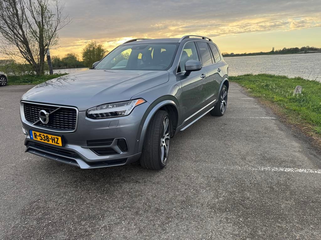 Super mooie Volvo XC90 T8 hybride twin engine AWD met 408 PK, 4 cilinders, 1969 cc, 7 stoelen, Leder