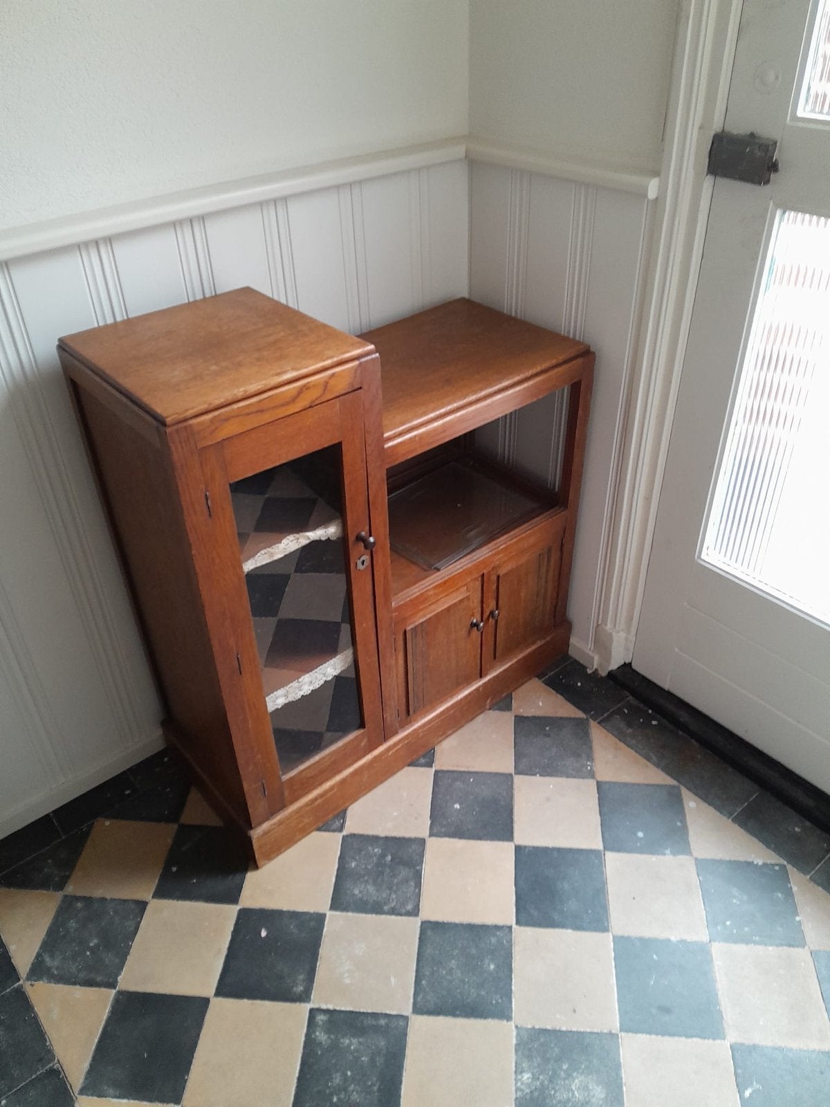 Vintage eikenhouten kastje met vitrine en opbergruimte, Ophalen