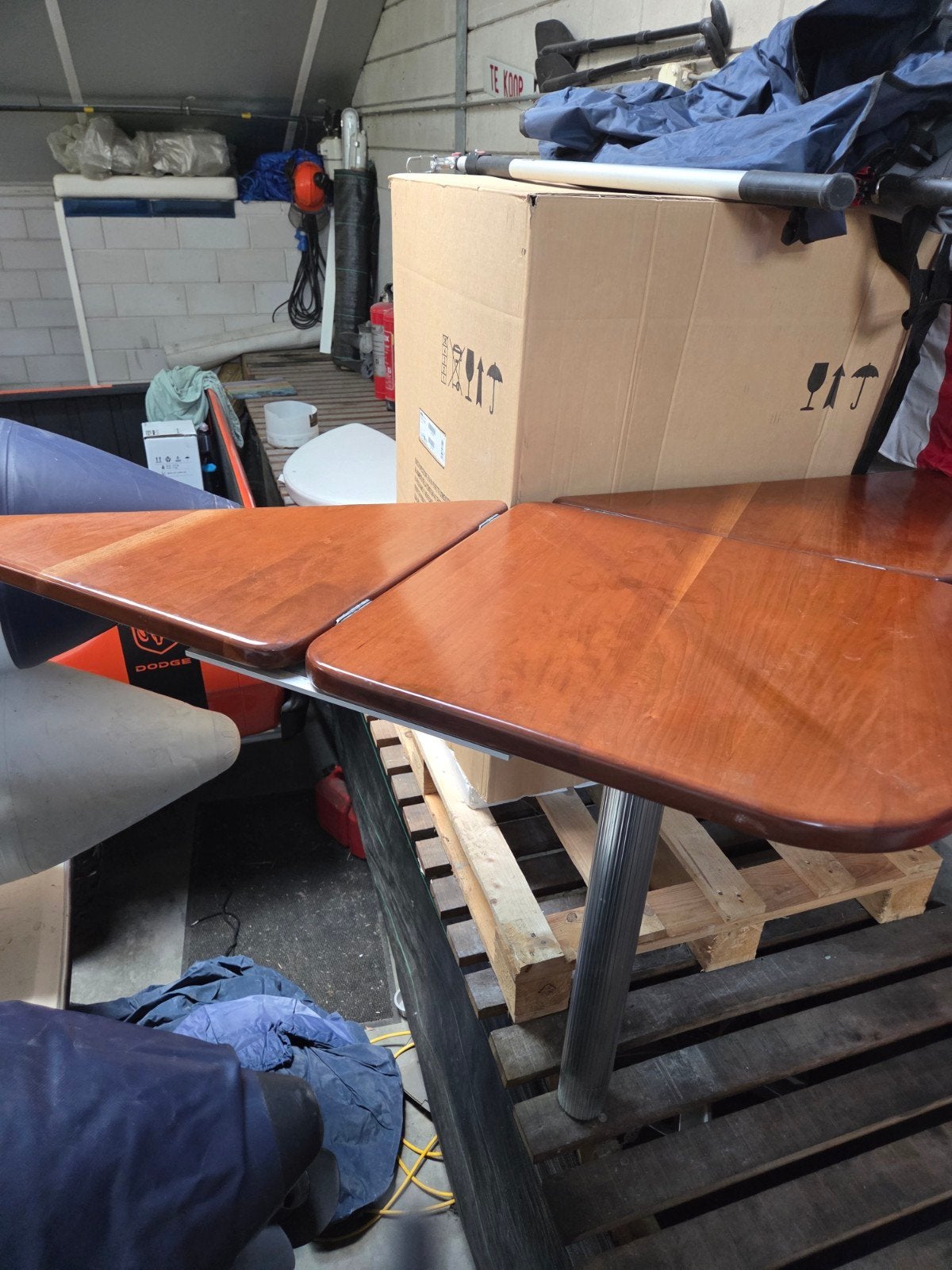 Mahonie boottafel met poot, Watersport en Boten, Ophalen, Gebruikt, Interieur en Kussens