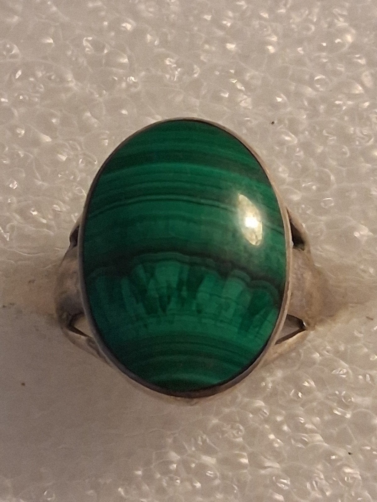 Zilveren ring met Malachiet steen-- ringmaat 17, Nieuw, Ophalen of Verzenden, 17 tot 18, Dame of Heer
