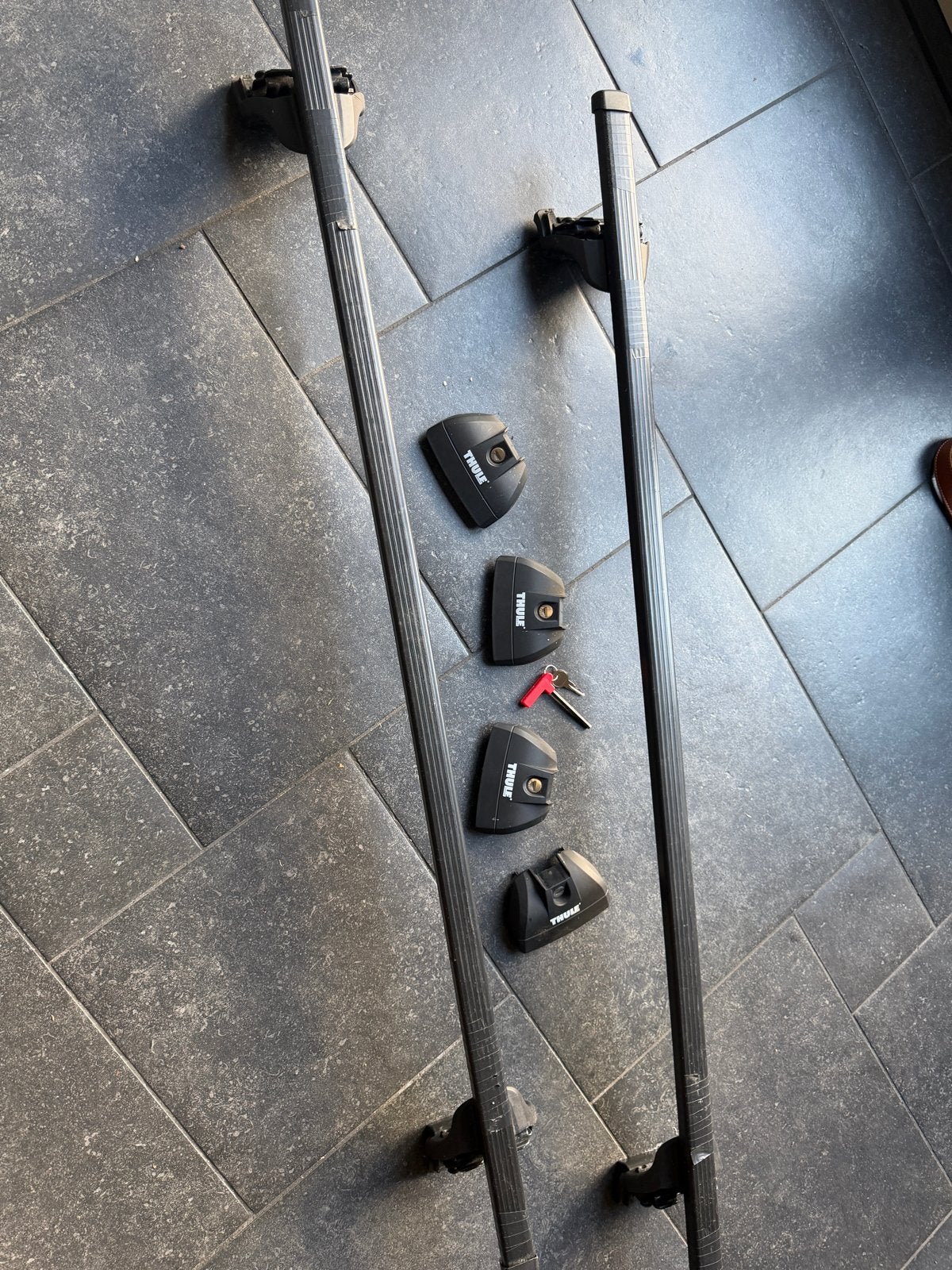 Thule dakdragers met sloten en sleutels, Ophalen, Gebruikt