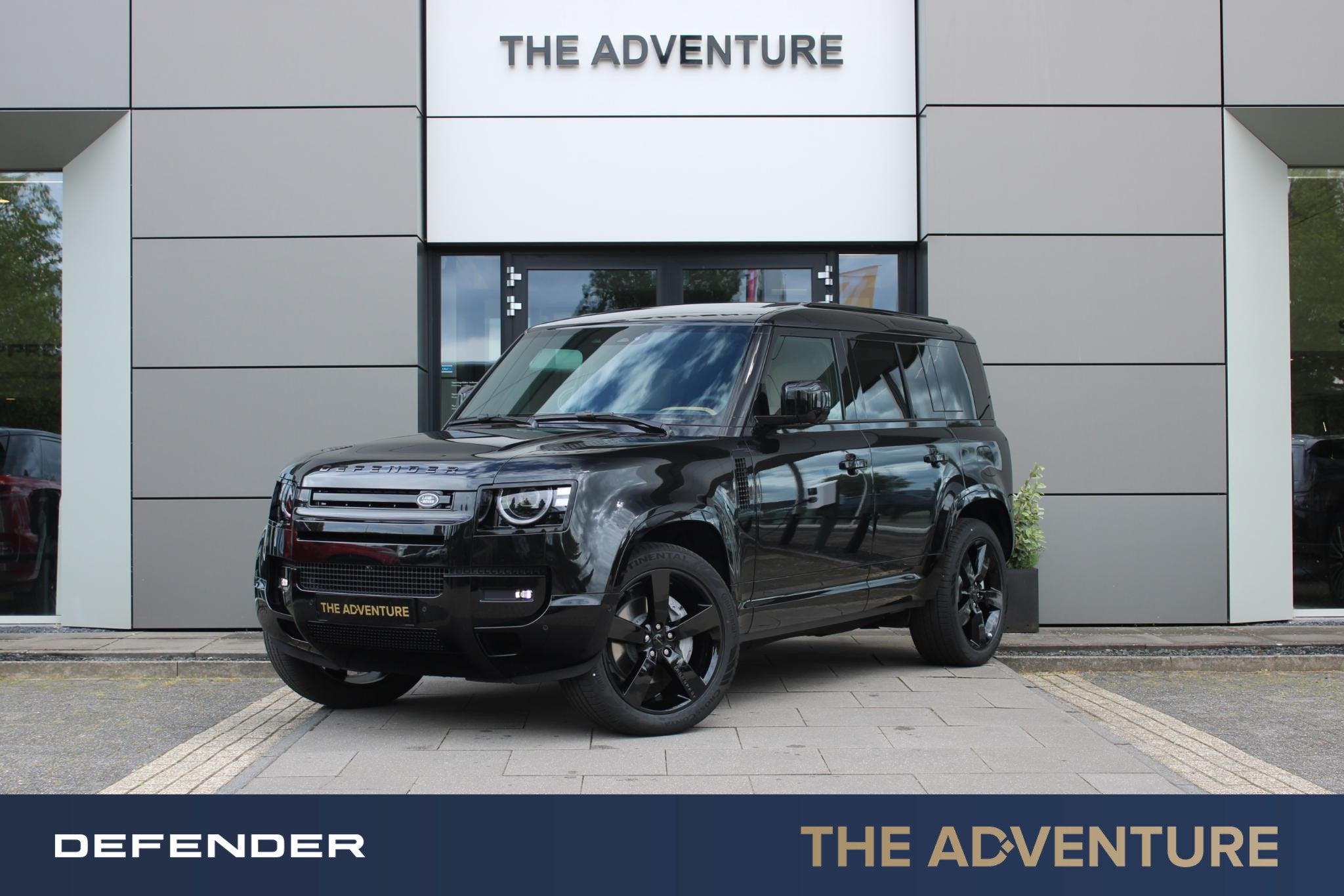 Land Rover Defender 110 P300e X-Dynamic HSE | Caraway | Head