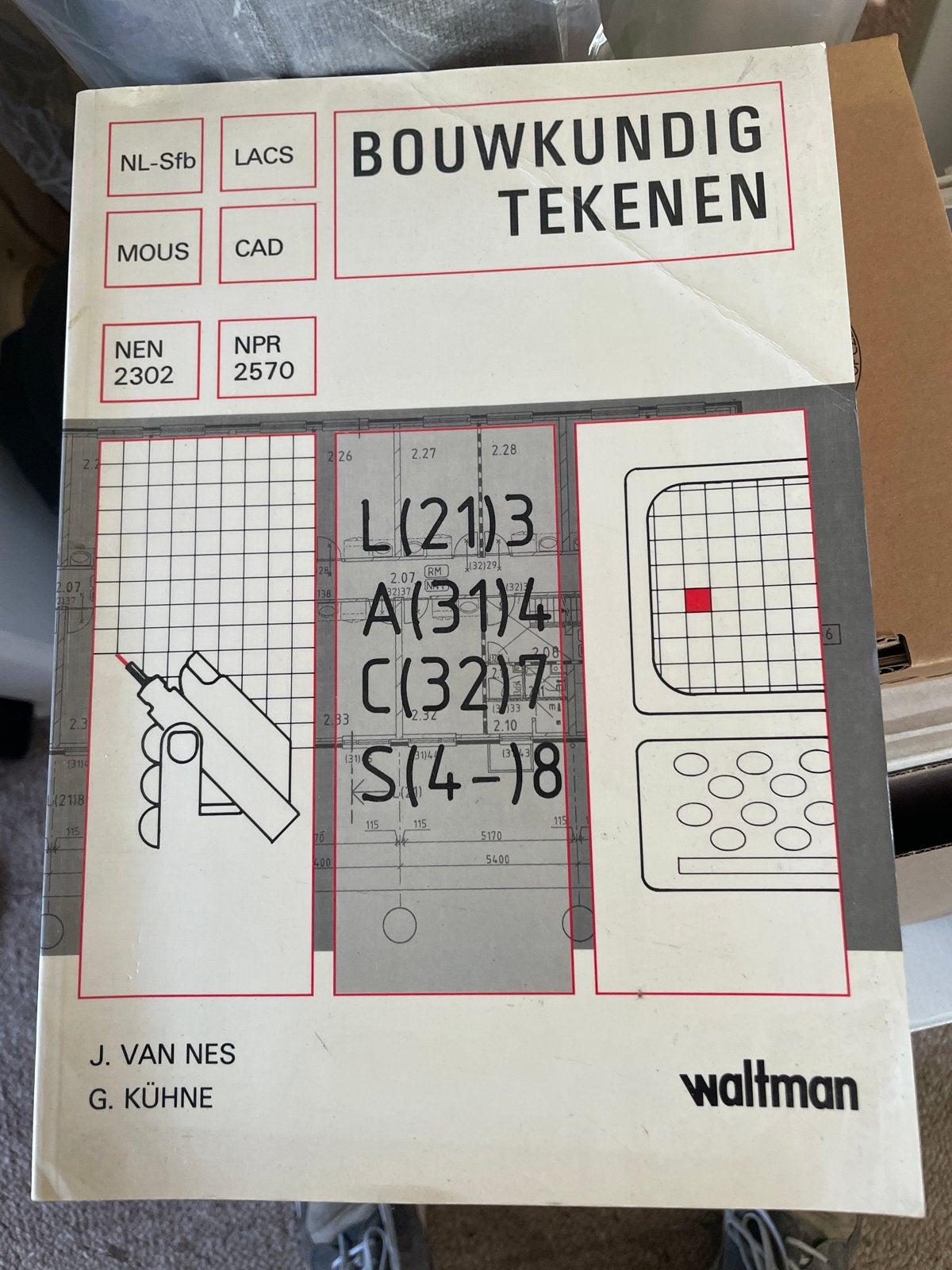 Bouwkundig Tekenen - J. van Nes & G. Kühne, Boeken, Ophalen of Verzenden, Gelezen, Bouwkunde