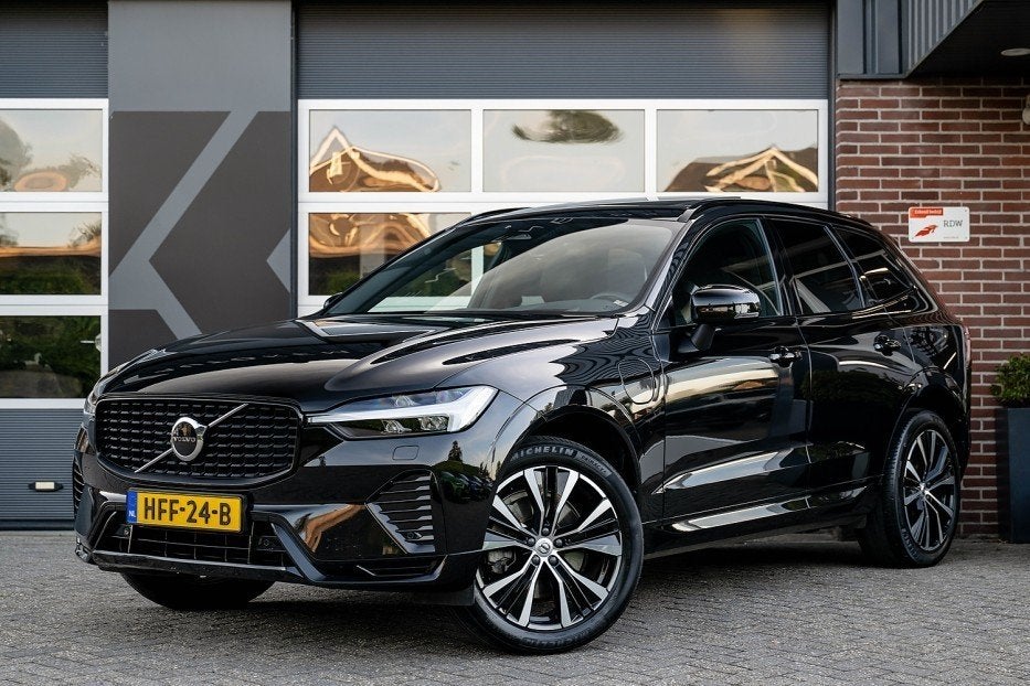 Volvo XC60 2.0 T6 Plug-in Hybrid AWD Ultimate Dark | Panoram, Auto's, Volvo, Automaat, Gebruikt, Zwart, 4 cilinders