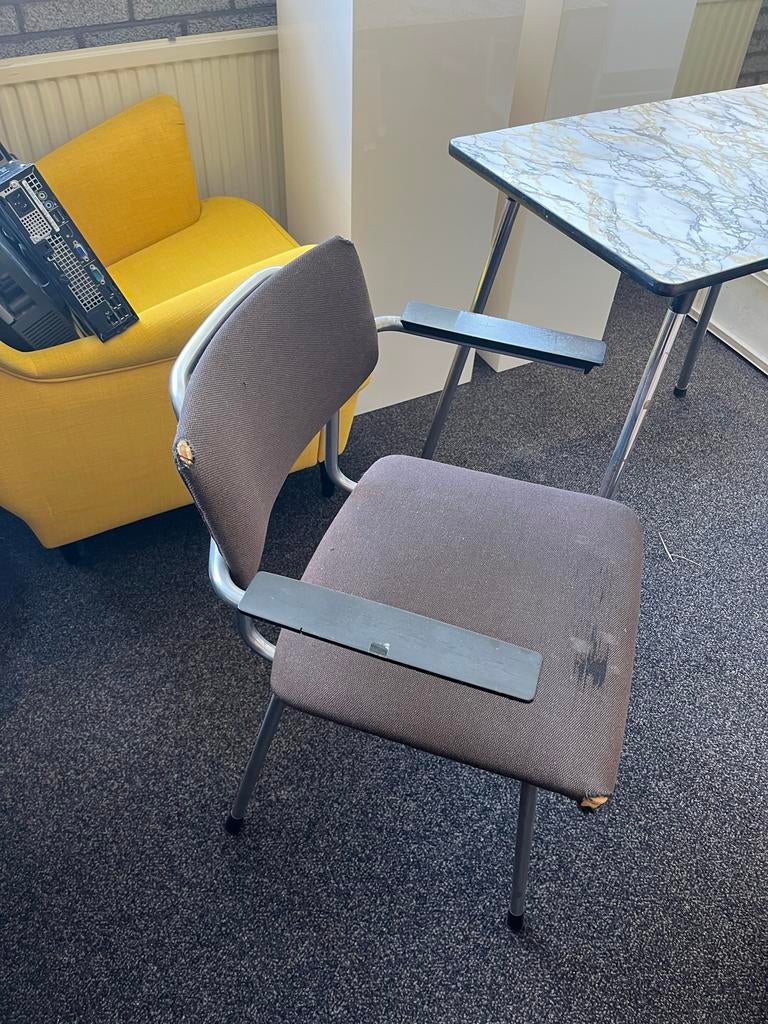 Retro stoel. Opnknappertje, Ophalen, Gebruikt, Overige kleuren, Eén