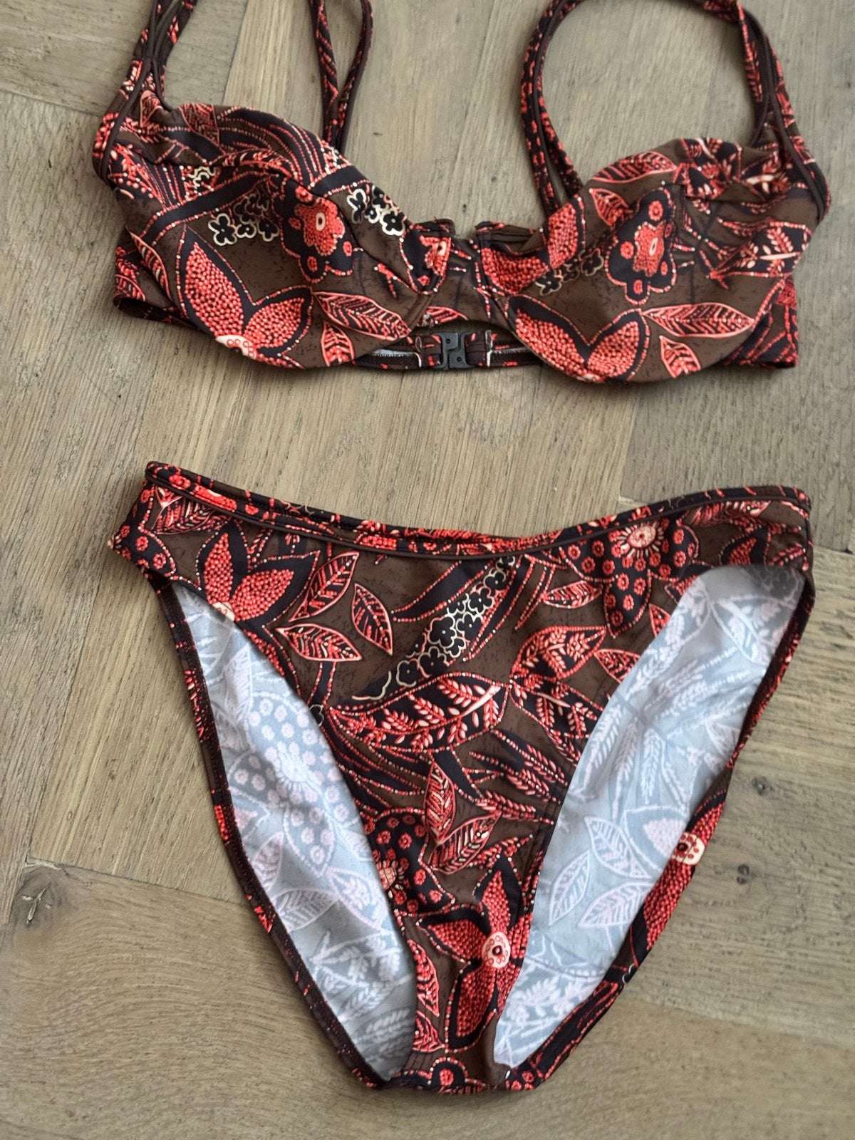 Hunkemöller Bikini Set - Bruin met Bloemenprint, Kleding | Dames, Ophalen of Verzenden, Zo goed als nieuw, Bruin, Bikini