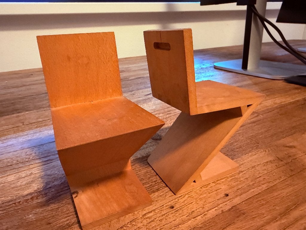 2x Miniatuur Rietveld Zig Zag Stoel origineel (Stoutenbeek), Ophalen, Twee, Overige kleuren, Zo goed als nieuw
