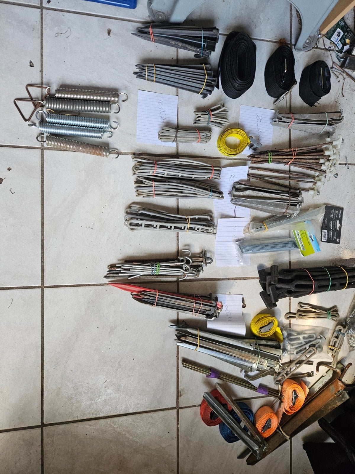 Diverse tent accessoires: haringen, elastieken, spanbanden, Ophalen of Verzenden, Gebruikt