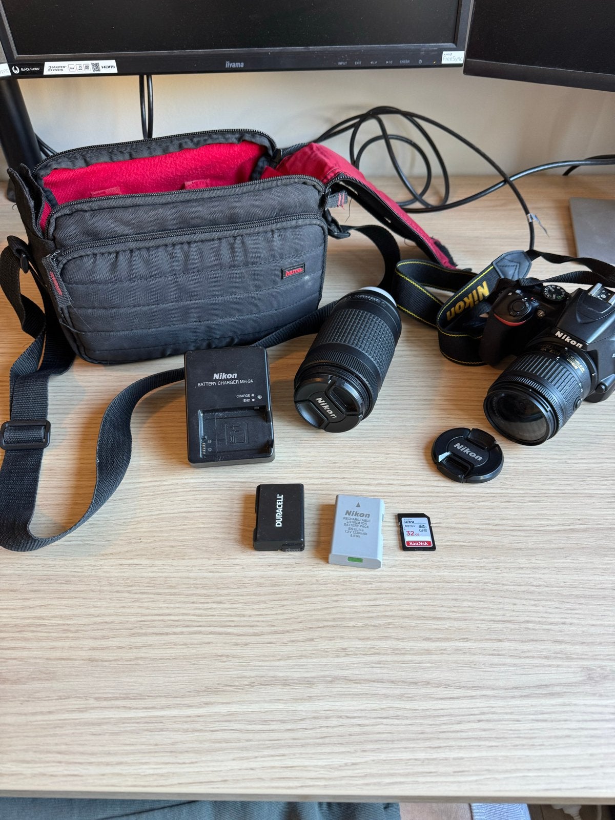 Nikon D3500, 2 lenzen(18-55mm en 70-300mm) lader en 2 accu's, Ingebouwde flitser, Spiegelreflex, Ophalen of Verzenden, Zo goed als nieuw