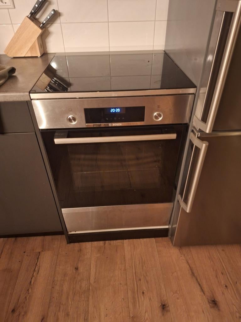 Inductie fornuis met oven, Ophalen, 4 kookzones, Zo goed als nieuw, Inductie