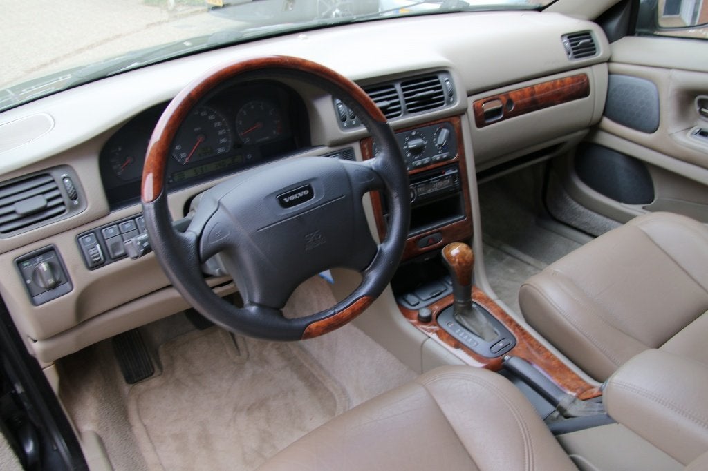 Volvo C70 Coupé 2.5 T Exclusive | Unieke km-stand, Auto's, Oldtimers, Automaat, 4 stoelen, Leder, 2435 cc