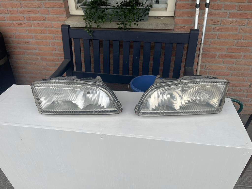 Volvo V70 P80 Koplampen - Links beschadigd, rechts goed, Auto-onderdelen, Verlichting, Ophalen, Gebruikt, Volvo