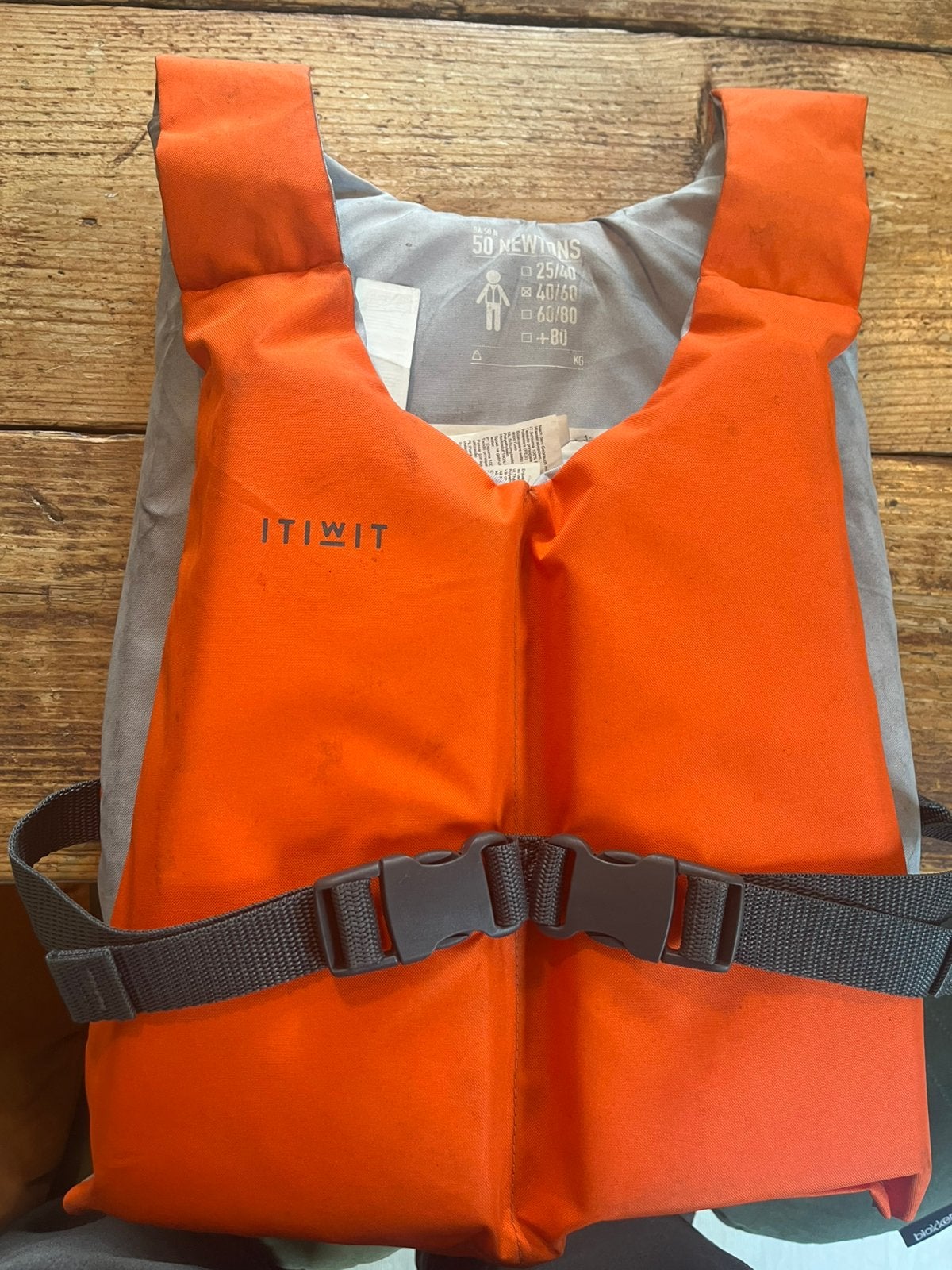 Kinder red vest 40/60 kg rond 9 jaar, Watersport en Boten, Ophalen of Verzenden, Zo goed als nieuw, Kind, Reddingsvest of Zwemvest