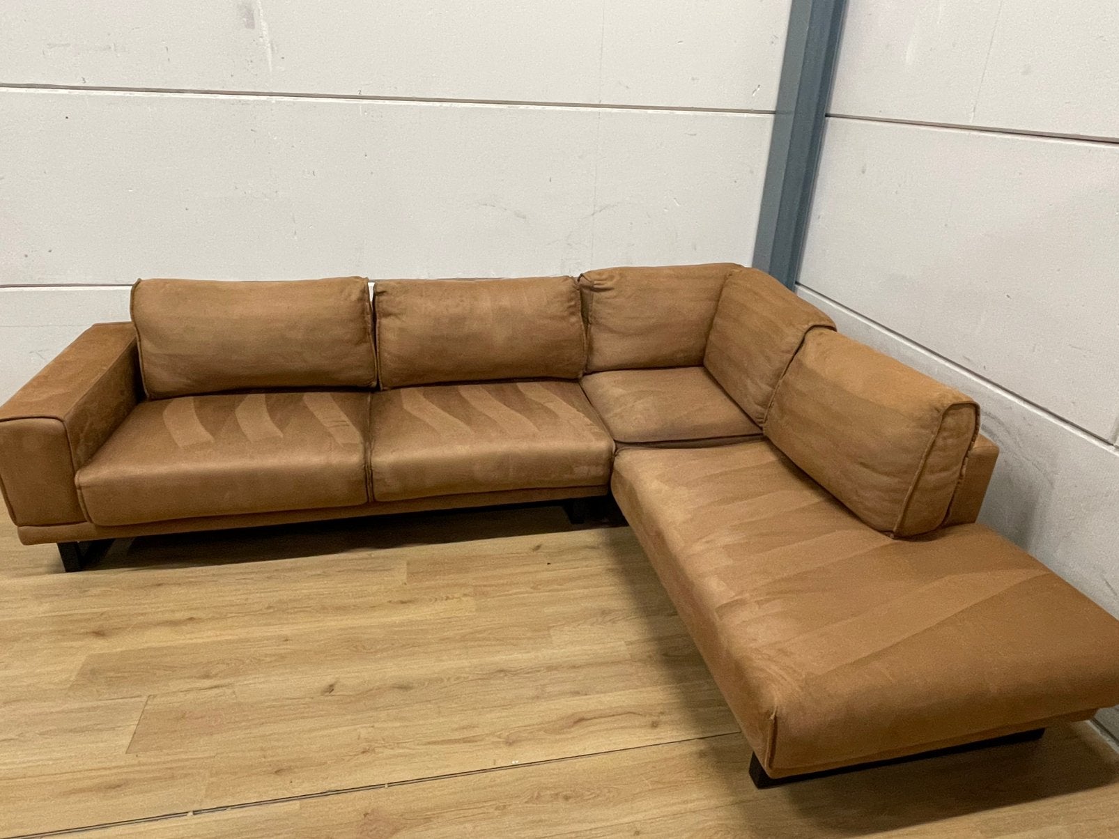 Mooie luxe suede cognac bruine DE BOMMEL hoekbank GEREINIGD!, Ophalen, 250 tot 300 cm, Luxe, Hoekbank