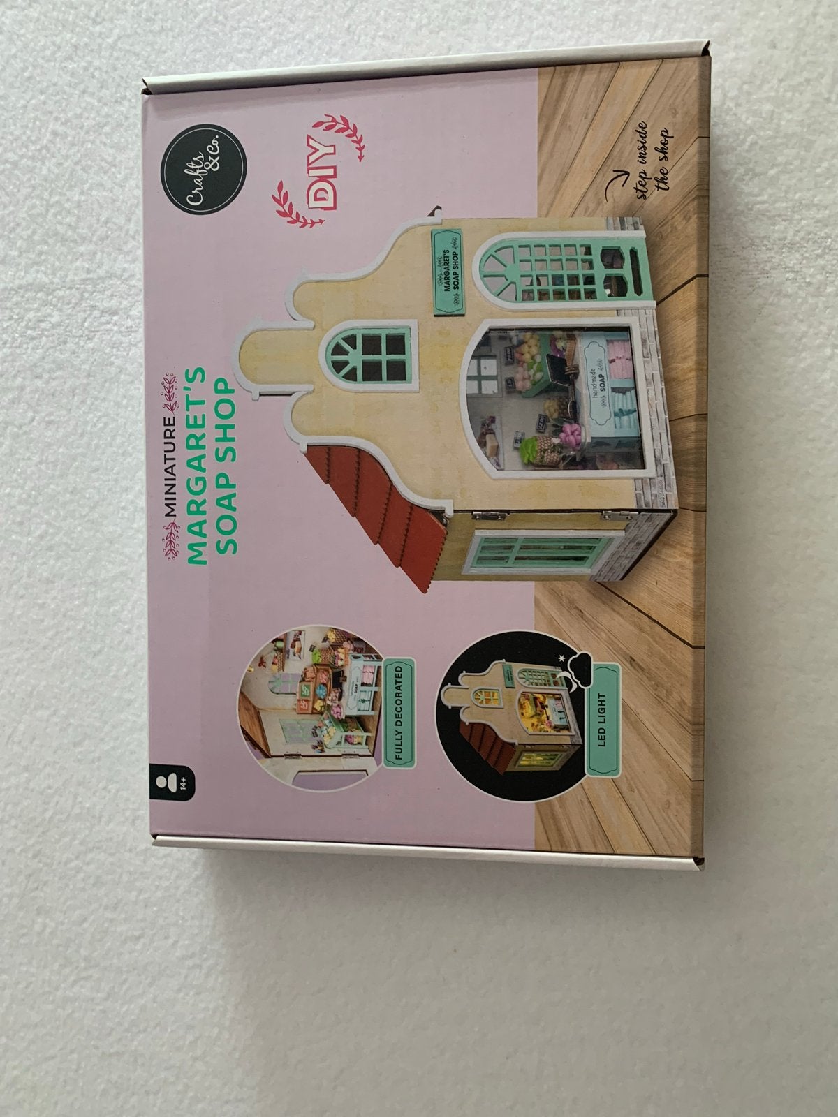 DIY Miniatuur Huisje - Margaret's Soap Shop, Verzamelen, Ophalen of Verzenden, Nieuw, Decoratie