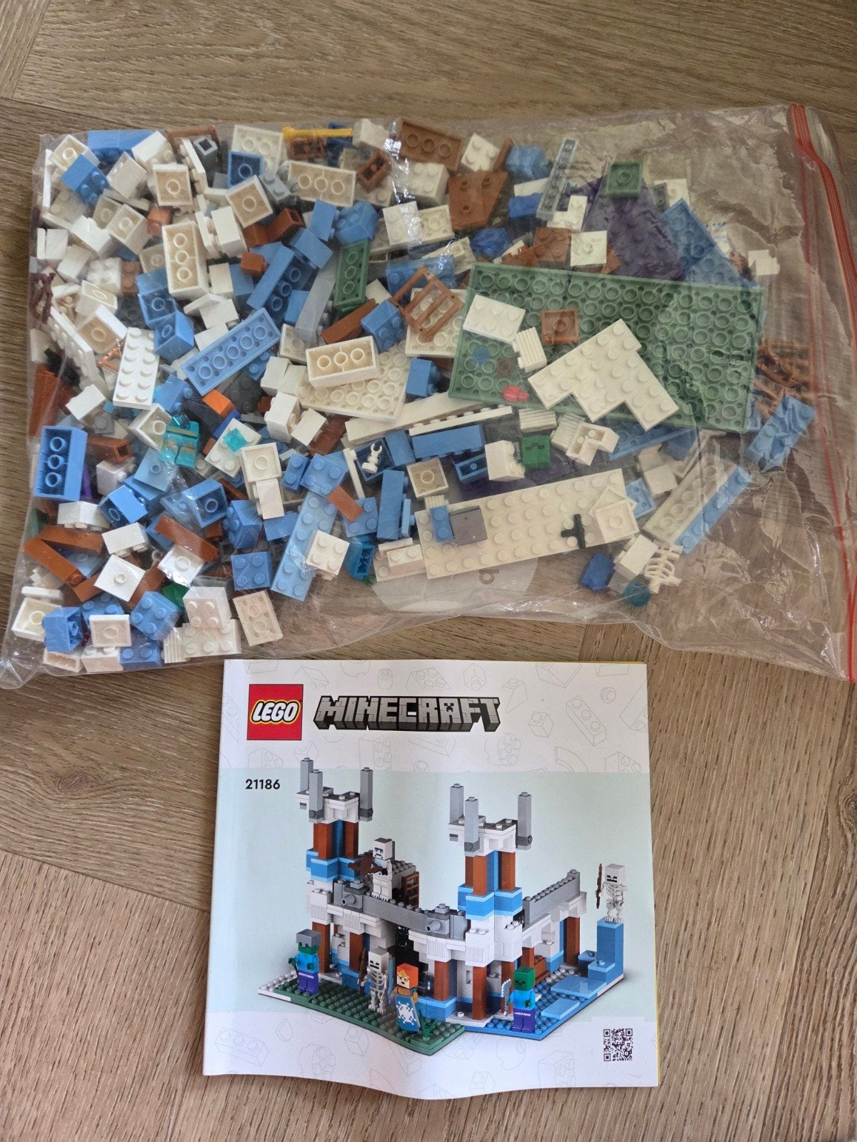 LEGO Minecraft 21186 Het IJs Kasteel - Compleet met boekje, Ophalen of Verzenden