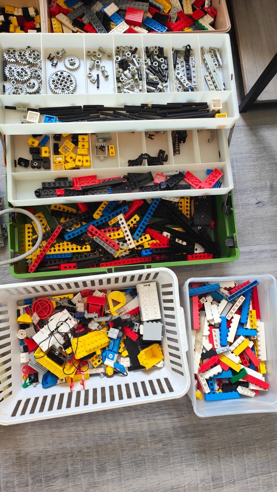 Foto 10 van Grote verzameling Lego met sorteerbakken