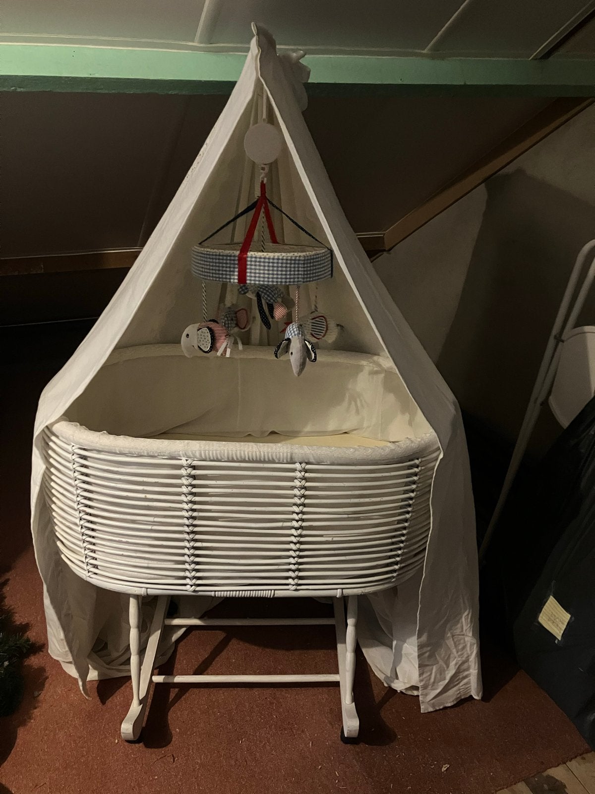 Rotan wieg met extra dik matras en wieltjes, Ophalen, Gebruikt, Wieg