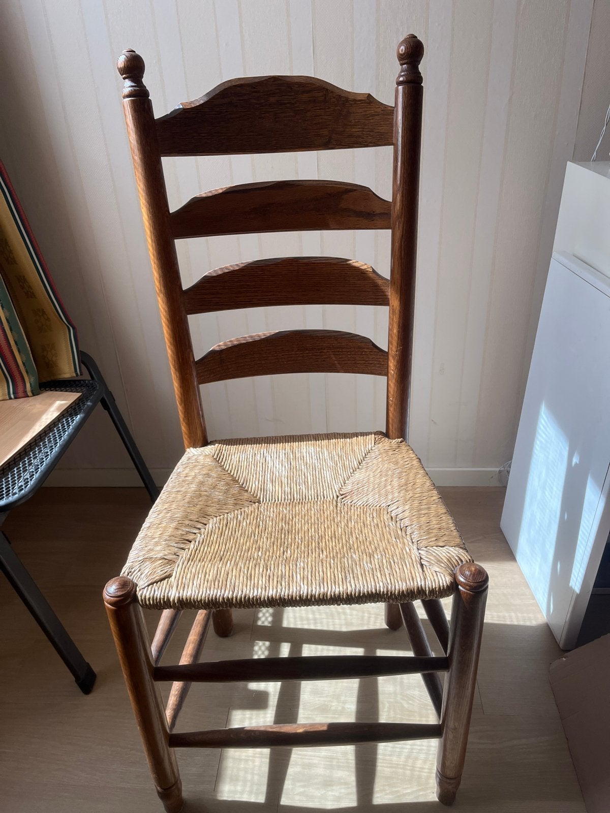 4 Vintage houten stoelen met rieten zitting, Ophalen