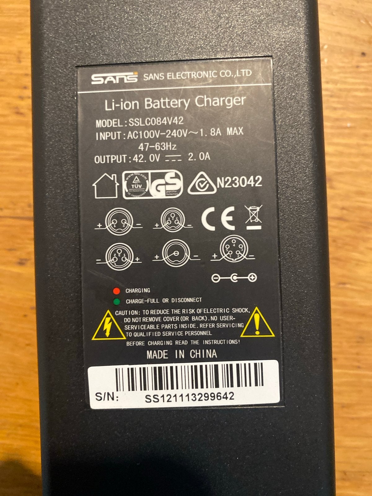 SANS Li-ion Acculader 42V 2.0A (Model: SSLCO84V42), Gebruikt
