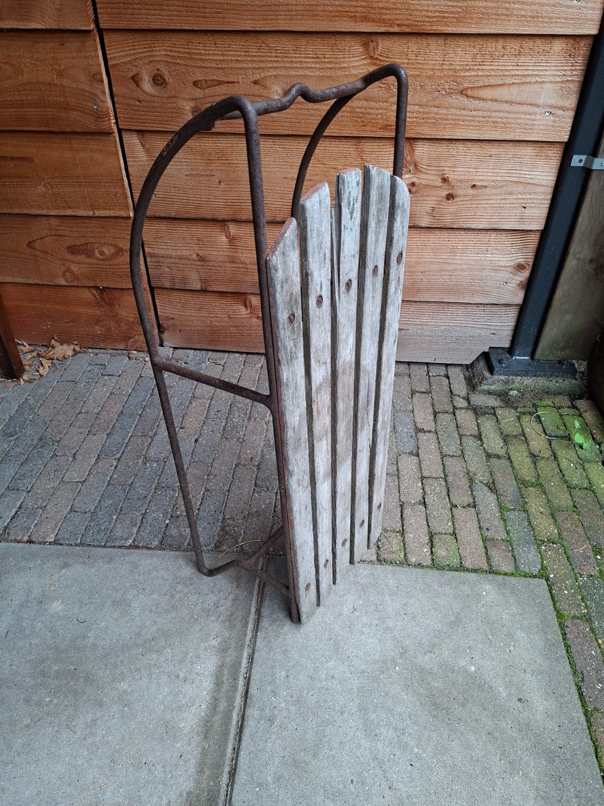 Vintage houten slee met metalen frame, Kinderen en Baby's, Ophalen, Gebruikt, Hout