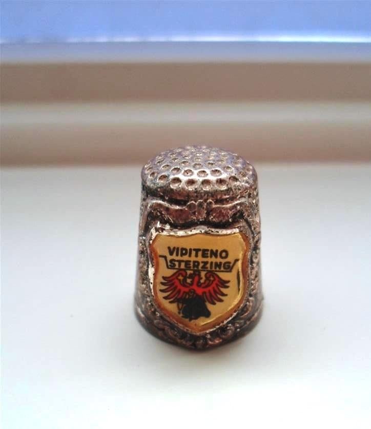 Metalen Vingerhoed Vipiteno / Sterzing. Zuid-Tirol., Verzamelen, Vingerhoedjes, Ophalen of Verzenden, Zo goed als nieuw, Buitenland