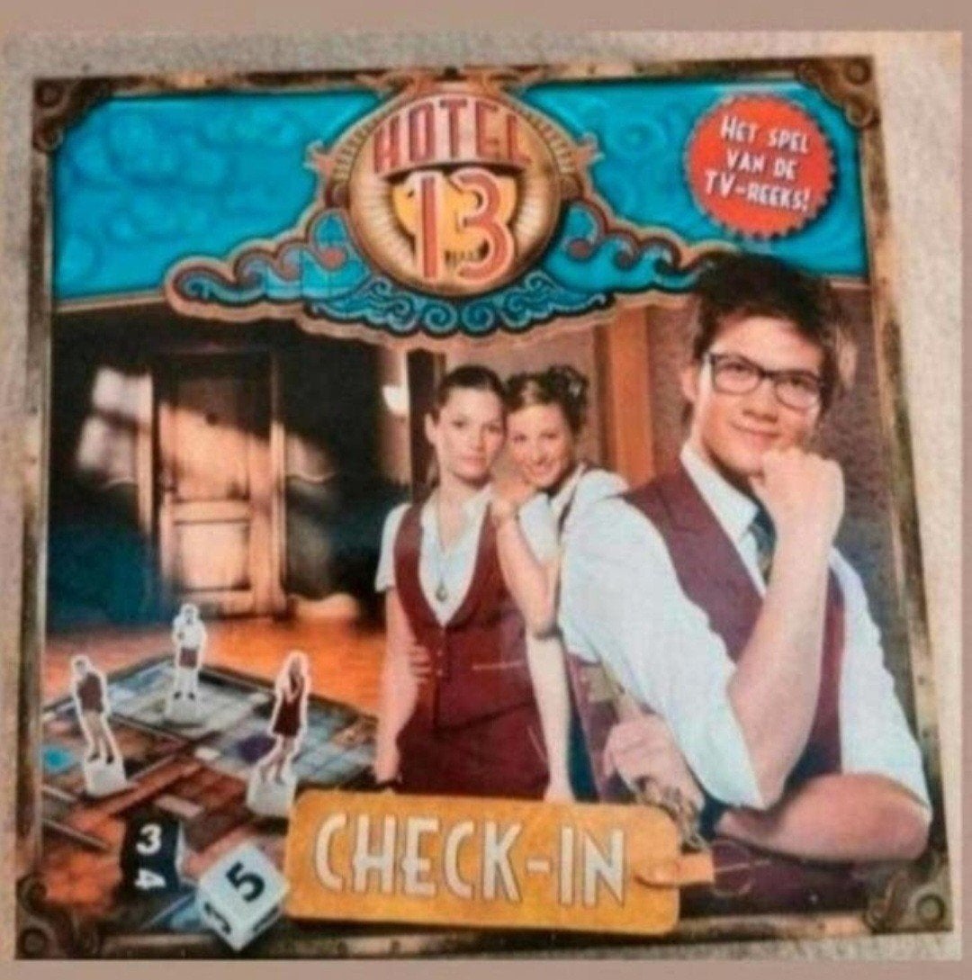 Hotel 13 Check-In Bordspel - Het spel van de TV-reeks!, Hobby en Vrije tijd, Gezelschapsspellen | Bordspellen, Een of twee spelers